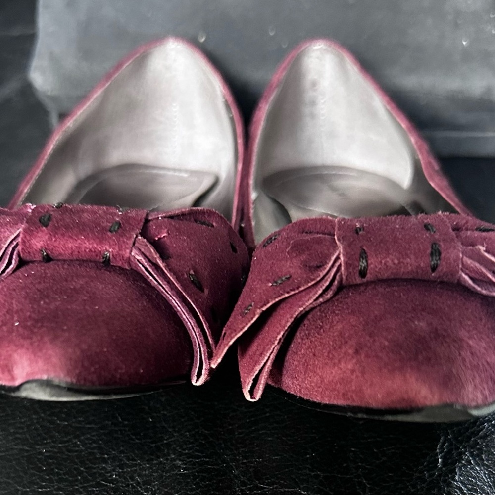 Tahari Majorie Kitten Heel Pump - Picture 10 of 12